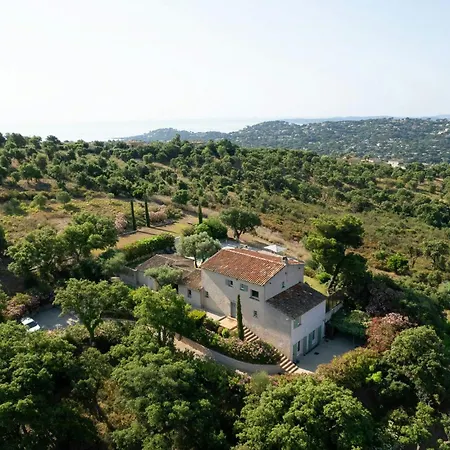 Bastide With Panoramic Views Of Saint-tropez بيت للعطل
