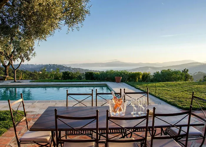 Bastide With Panoramic Views Of Saint-tropez بيت للعطل *